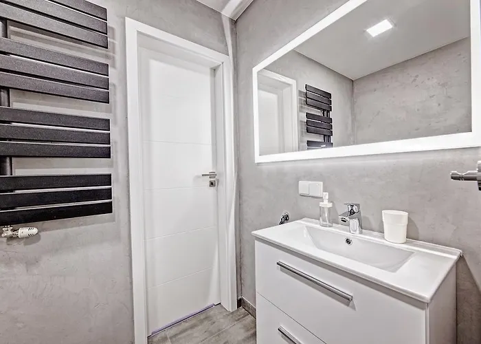 Good Time Boznicza 1 & Male Garbary 8 - Centrum Poznania, 2 Min Od Starego Rynku Apartment *