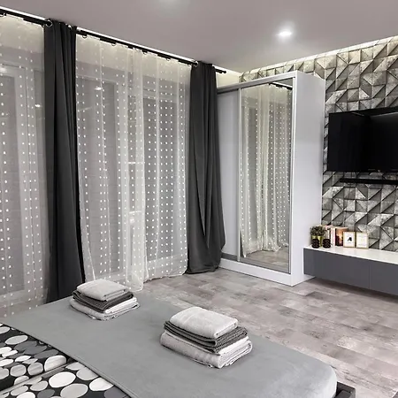 Good Time Boznicza 1 & Male Garbary 8 - Centrum Poznania, 2 Min Od Starego Rynku Apartment *
